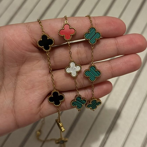 Jewelry set like new, 1 necklace and 2 bracelets with Palestine colors