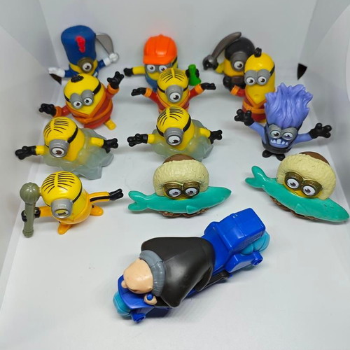 Despicable Me & Minions McDonald's collectible set like new, 13 pieces