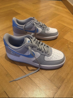 Παπούτσια Nike Air σαν καινούργια, άσπρα, γκρι και γαλάζια, μέγεθος 43