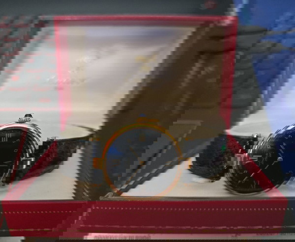 Ρολόι γυναικείο Cartier Vintage λειτουργικό με την αυθεντική θήκη του