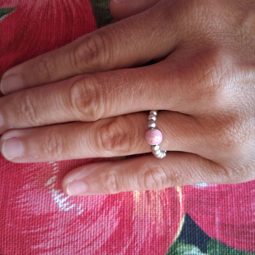 Elastic ring with silver and pink beads, like new