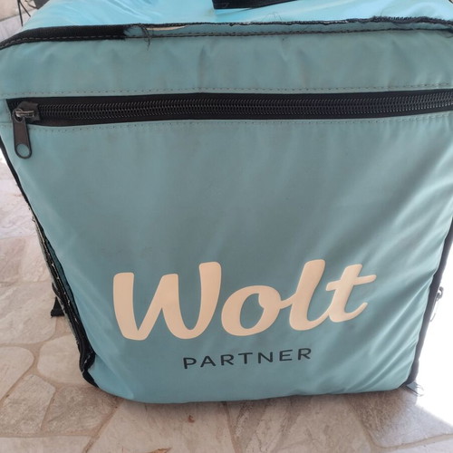 Wolt Delivery Large Box like new with strap for motorcycle
