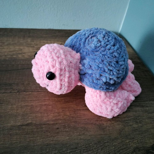 Handmade knitted turtle like new, 16 cm long
