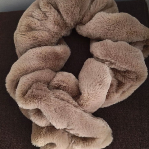 Fur scarf like new in camel color