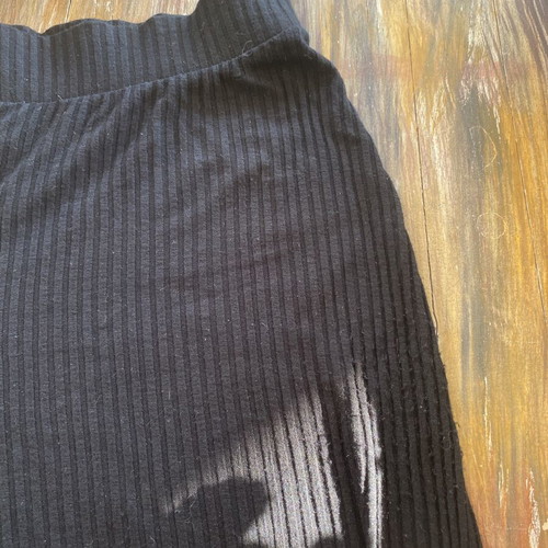 Stradivarius ribbed black cropped pants like new, medium size