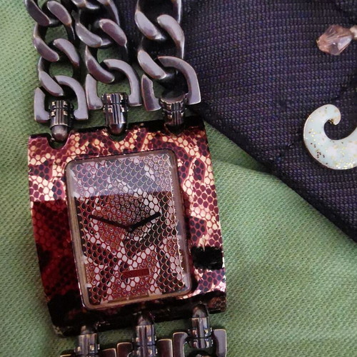 Guess women's watch with animal print and double gunmetal chain