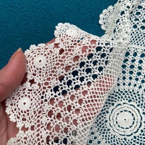 Vintage white large round doily 32cm crocheted with cotton yarn like new