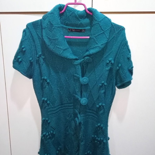 Cardigan used with short sleeves in green color, size M