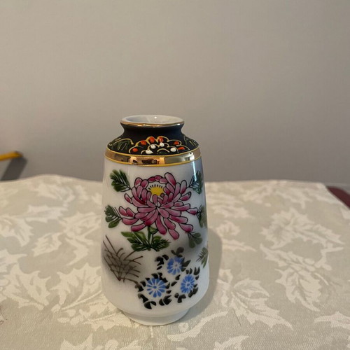 Vintage Satsuma vases new, set of 2 with gold details