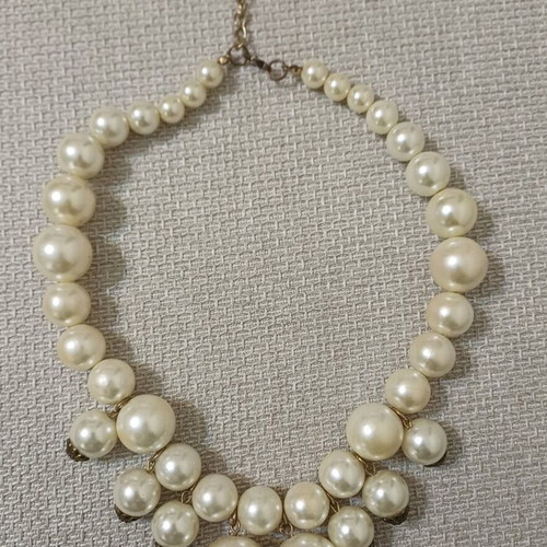 Pearl necklace like new with beads and gold adjustable chain
