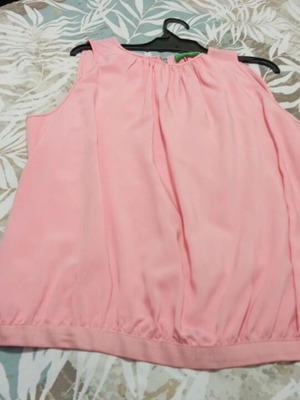 Benetton sleeveless top pink like new