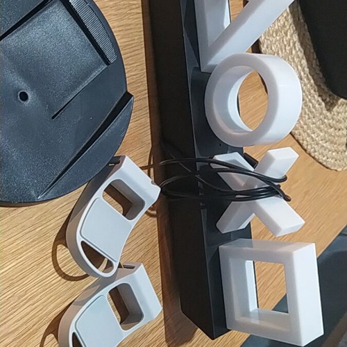 Аксесоари за PS5 като нови, стойка, осветление с активиране на звук и поставки за контролери