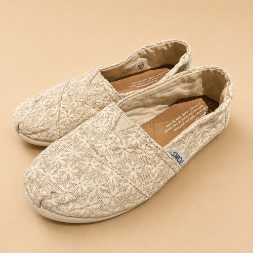 TOMS children's espadrilles size 34 used, beige with embroidered design