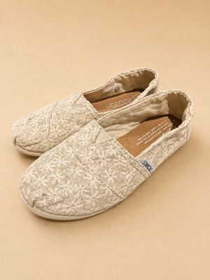 TOMS children's espadrilles size 34 used, beige with embroidered design