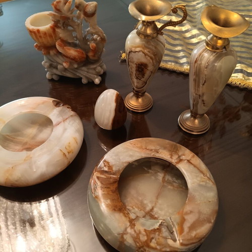Alabaster Onyx Decorative Items and Ashtrays like new