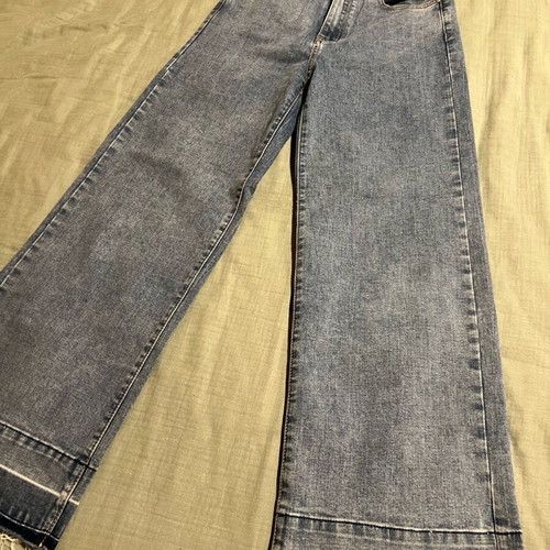 Wide leg elastic jeans like new, size small, blue