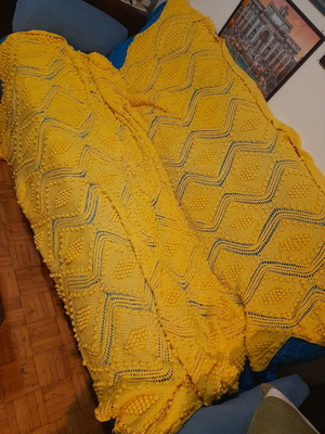 Knitted double blanket like new 2.10 × 2.20 yellow vintage