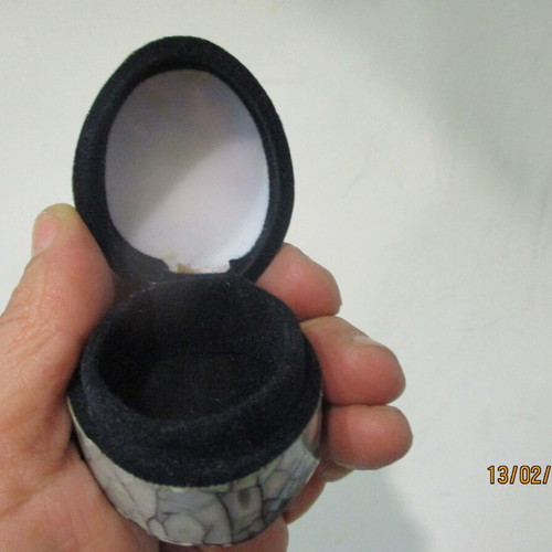 Handmade Cowrie & Abalone box like new
