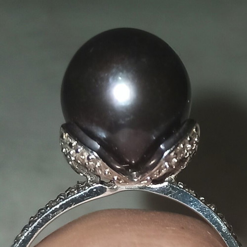 18K white gold ring with Tahitian pearl and diamonds