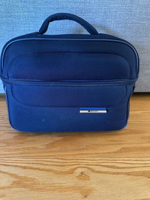 Тоалетен несесер Delsey тъмносин употребяван