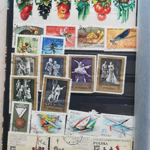 Stamp collection album like new with 13 full pages from various countries