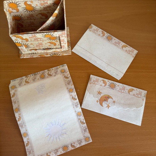 Letter writing set new, 7 envelopes and 16 sheets