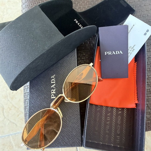 Prada sunglasses like new, brown