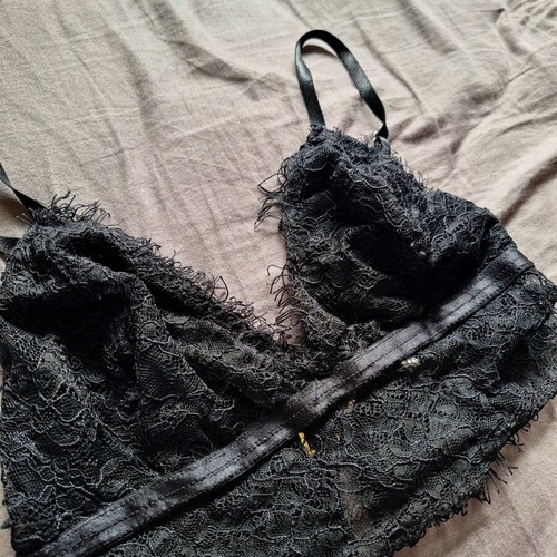Stradivarius lace bralette black like new, size L