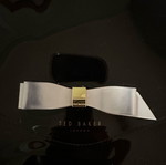 Ted Baker φάκελος χειρός μεταχειρισμένος, μαύρο λουστρίνι με άσπρο φιόγκο