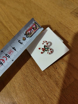 Christmas pin like new