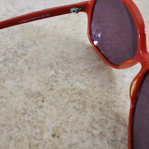 Red sunglasses new, 70s style TOI & MOI