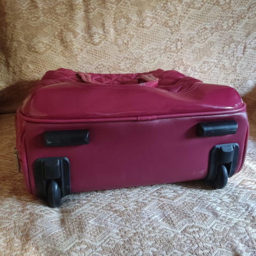 Travel suitcase new with handle, dimensions 42x35x13