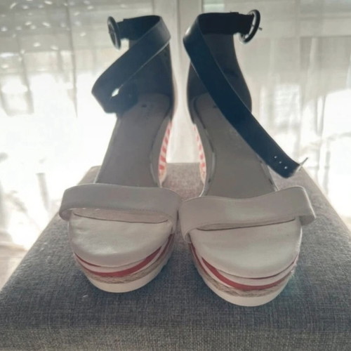 Marco Tozzi platform sandals size 40-41 new, white with striped heel