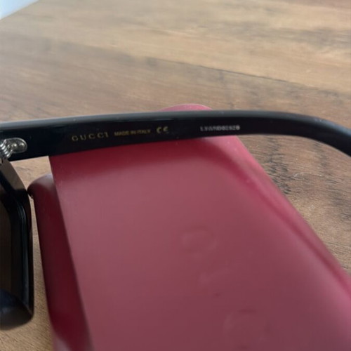 Gucci Sunglasses like new, black, original with box and accessories