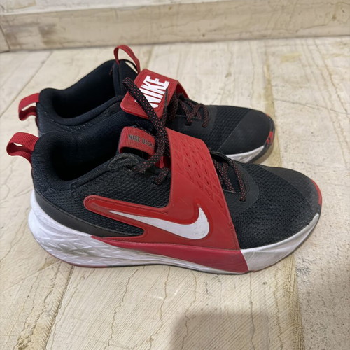Nike Team Hustle D 12 basketball shoes size 38, like new