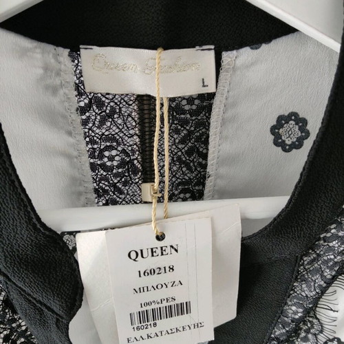 Queen Fashion sleeveless black and white blouse new, size large