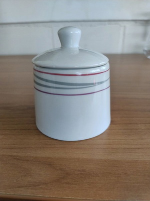 Ceramic sugar bowl with lid like new