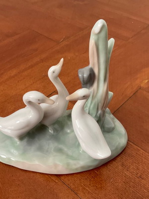 Фигурка Lladro NAO в отлично състояние