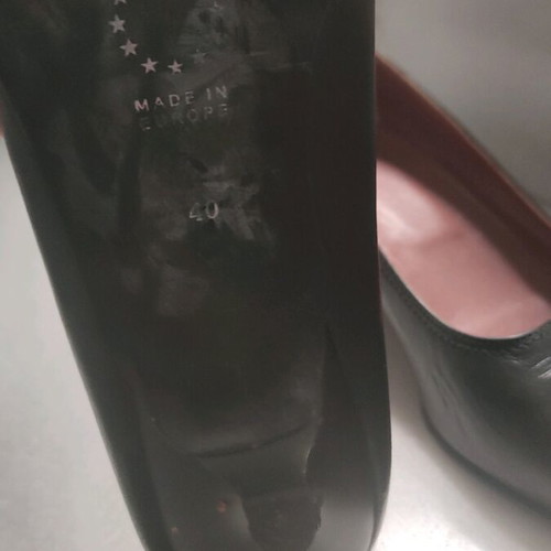 Black pumps with low heel, size 40, like new