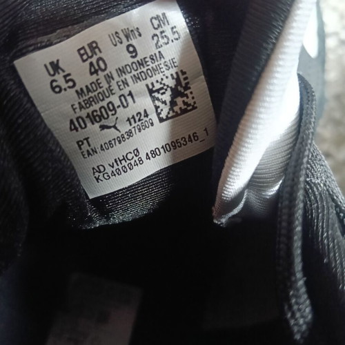 Puma trainers size 40 like new, black and white