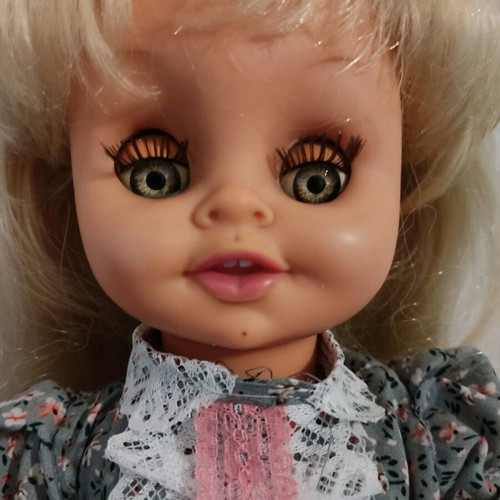 El Greco Alison doll used, 43cm, walking, with fluttering eyes