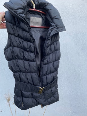 Zara sleeveless black puffer vest used XS/S