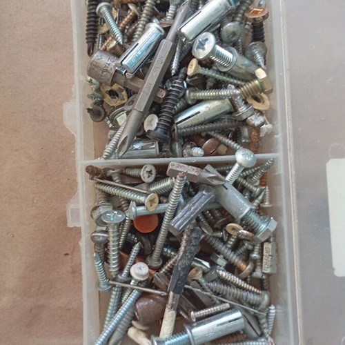 Screws and dowels like new, various fastening elements