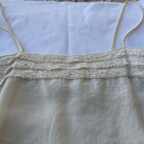 I Blues beige linen top used with lace and drawstring, size M