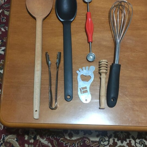 Kitchen tools used without black spoon