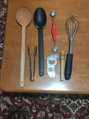 Kitchen tools used without black spoon