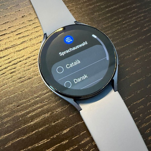 Samsung Galaxy Watch 5 smartwatch