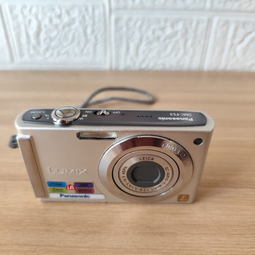 Panasonic Lumix DMC-FS3 compact digital camera like new