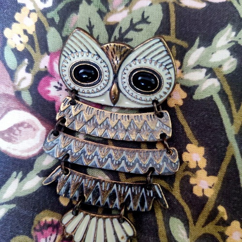Whimsical Y2k Vintage Owl Brooch used, bronze and cream tones