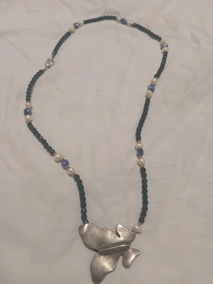 Jewelry set like new with blue beads and metal butterfly pendant